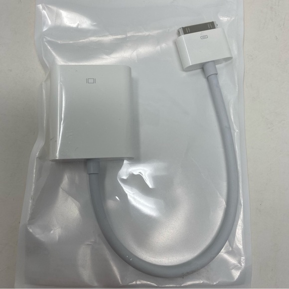 Apple VGA Adapter for iPad, iPhone, and iPod touch - Picture 6 of 6